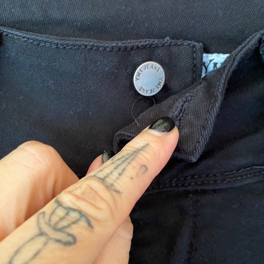 Distressed jeans - Picture 3 of 8